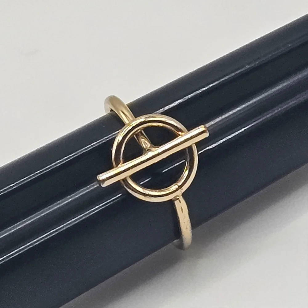 Toggle Design Gold-Tone Ring (Size 7)